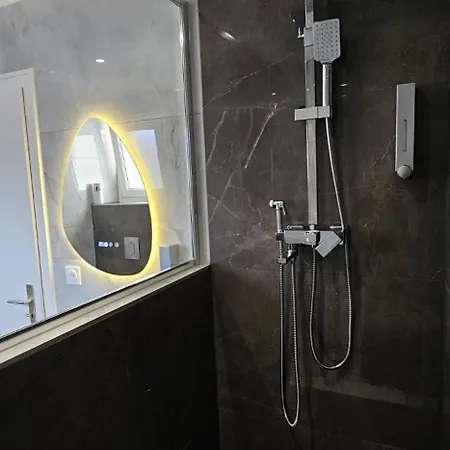 Luxury & Comfort With Private Parking Apartamento